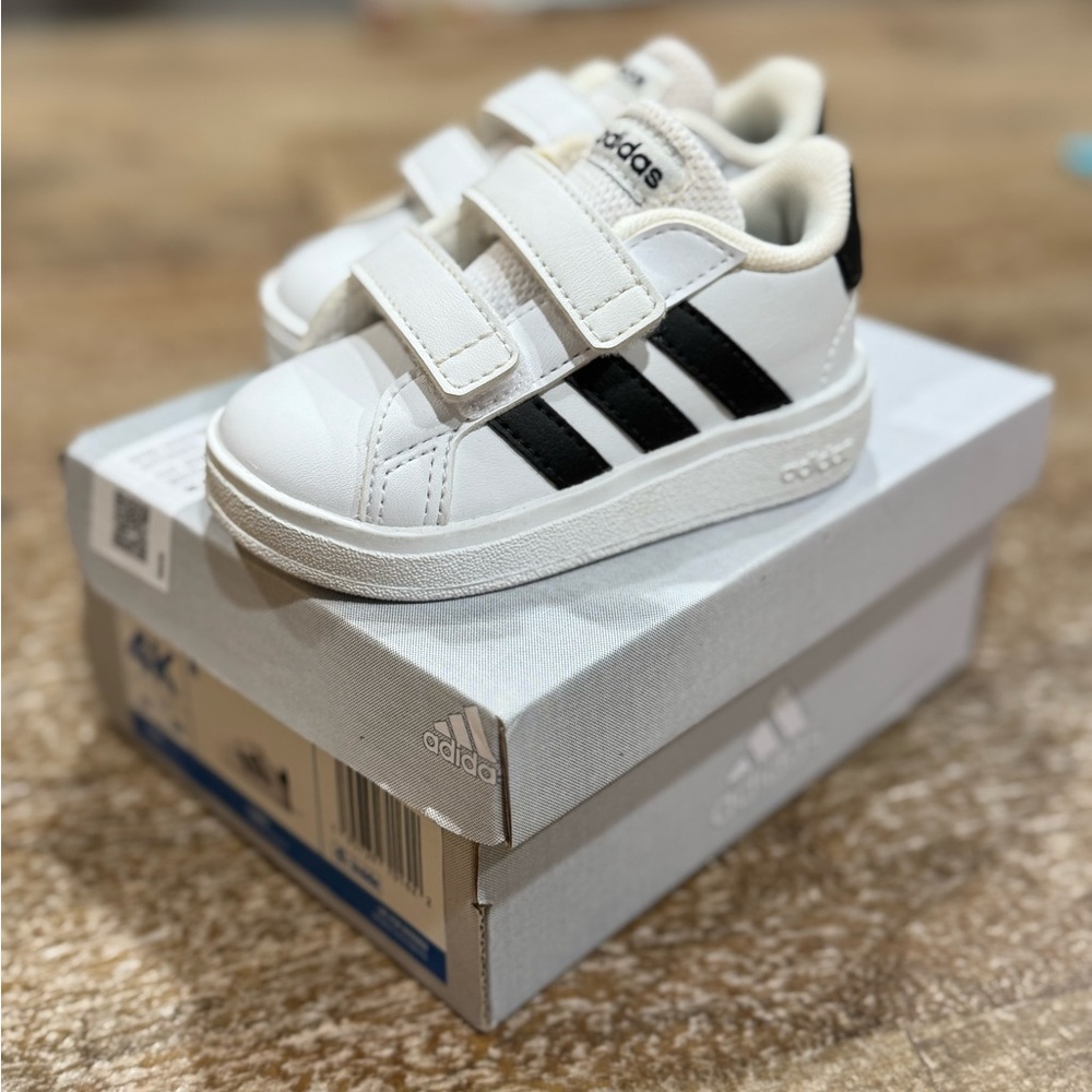 Adidas Toddler Grand Court 2.0 size 4